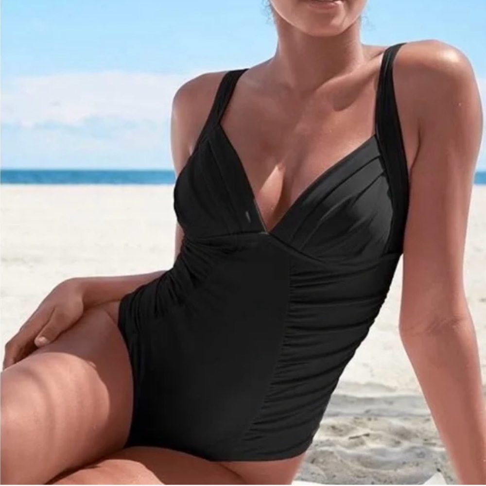VENUS  NWT Black Beauty Slimming Elegant One Piece Swimsuit Size 12
